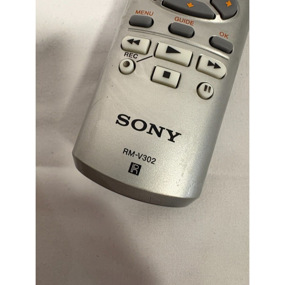 SONY RM-V302 Multi Use Commander Remote - Picture 2 of 6
